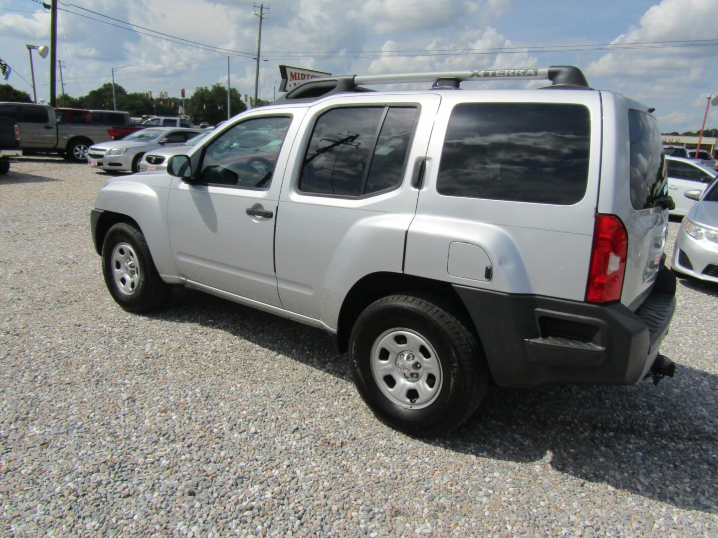 2014 Silver /Gray Nissan Xterra S 2WD (5N1AN0NUXEN) with an 4.0L V6 DOHC 24V engine, Automatic transmission, located at 15016 S Hwy 231, Midland City, AL, 36350, (334) 983-3001, 31.306210, -85.495277 - Photo#5